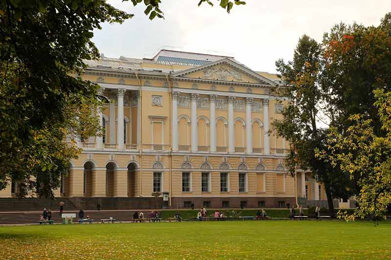 Михайловский замок в Санкт-Петербурге